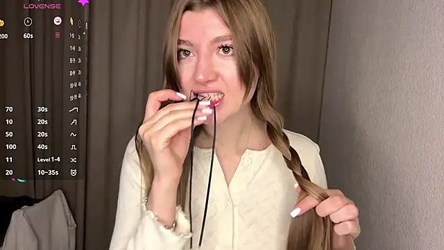 Michell Rosse online show from 12-22-25, 01:17