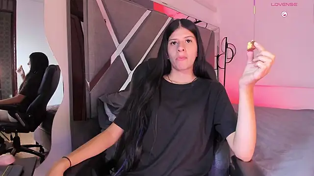 ZafiraNavarro online show from 12-22-25, 12:00