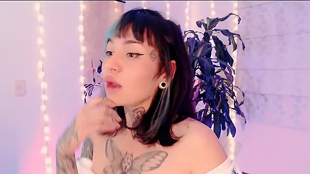 justmartina  online show from 04-01-26, 02:02