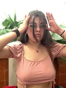 Snapshot of Scarletts_Boobs chatting on 11-29-25, 07:36 Scarletts Boobs online show from 11-29-25, 07:36