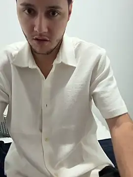 Snapshot of RicoValen chatting on 02-17-26, 01:36 RicoValen online show from 02-17-26, 01:36