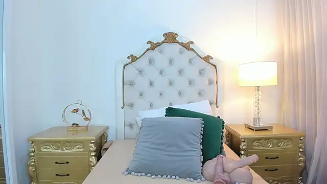 miss vivienne online show from 12-04-25, 03:05