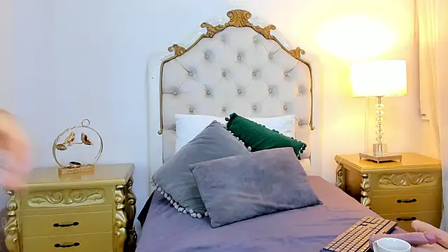 miss vivienne online show from 01-13-26, 02:59