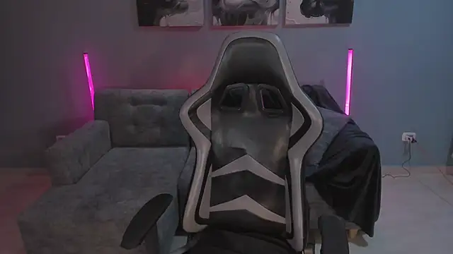 Snapshot of LindseyCoxx chatting on 12-01-25, 11:49 LindseyCoxx online show from 12-01-25, 11:49