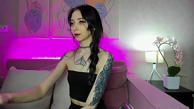 Snapshot of Ellen_Hops chatting on 02-08-26, 09:07 Ellen Hops online show from 02-08-26, 09:07