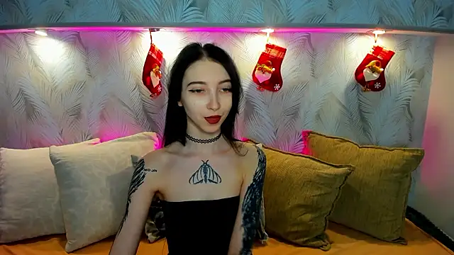 Snapshot of Ellen_Hops chatting on 01-19-26, 09:24 Ellen Hops online show from 01-19-26, 09:24