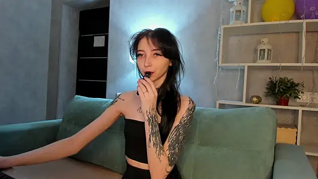 Snapshot of Ellen_Hops chatting on 03-02-26, 09:05 Ellen Hops online show from 03-02-26, 09:05