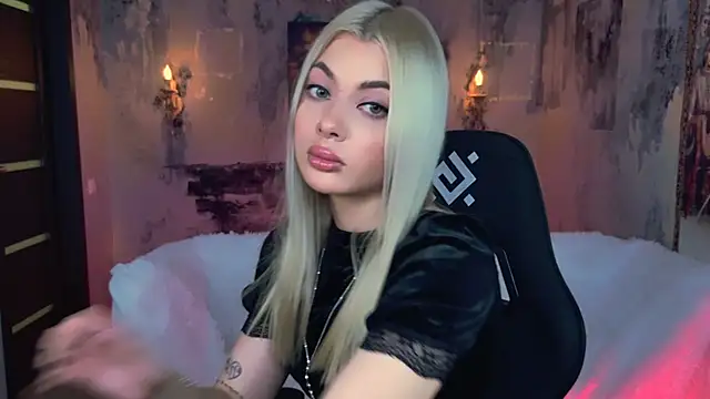 HyileyClark online show from 12-02-25, 09:22