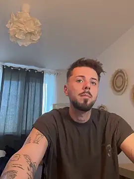 Snapshot of alexander_your_king chatting on 11-26-25, 01:33 alexander your king online show from 11-26-25, 01:33