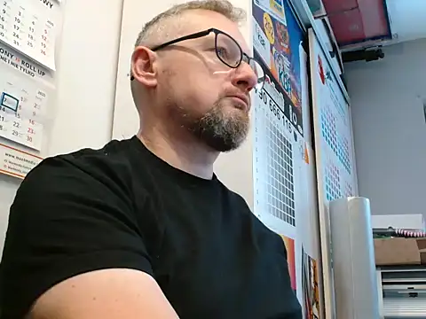 Snapshot of your_tipie chatting on 11-26-25, 01:00 your tipie online show from 11-26-25, 01:00