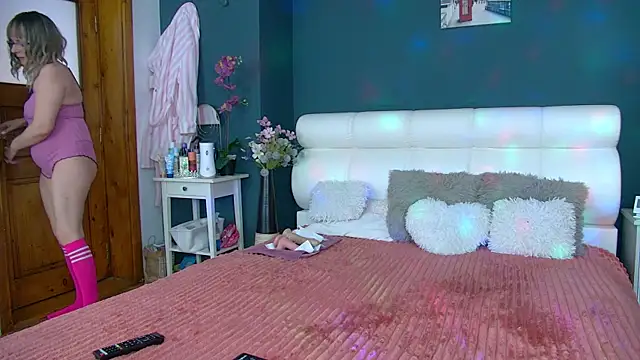 Cougar Milff online show from 04-09-26, 02:01