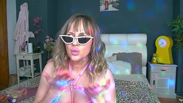 Cougar Milff online show from 05-17-26, 03:56
