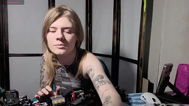 Adell Love online show from 06-10-26, 04:08