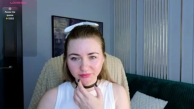 SofiAngela online show from 02-08-26, 01:03