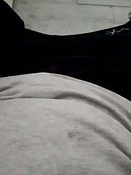 erdestruttor18 online show from 12-03-25, 01:43