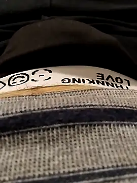 erdestruttor18 online show from 12-18-25, 07:18