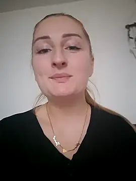 Snapshot of dixielarys chatting on 12-22-25, 12:38 dixielarys online show from 12-22-25, 12:38