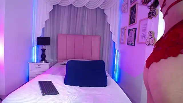 IsabelleDaza online show from 12-17-25, 12:21