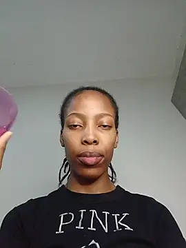 Snapshot of MsParisSmith chatting on 12-05-25, 08:28 MsParisSmith online show from 12-05-25, 08:28