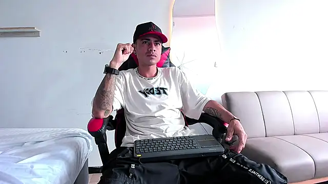 MatthewCullen online show from 12-04-25, 05:12