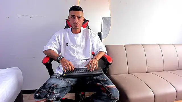 MatthewCullen online show from 12-22-25, 04:07