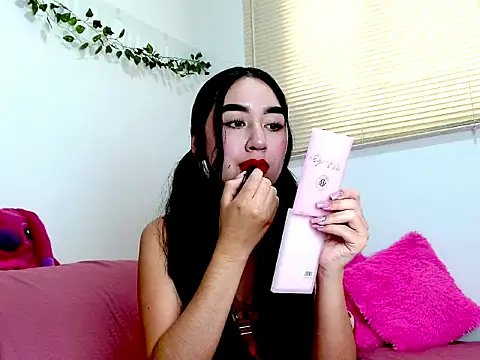 Snapshot of SiennaLorens chatting on 02-14-26, 04:07 SiennaLorens online show from 02-14-26, 04:07