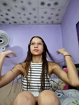 Snapshot of Vanneskk chatting on 12-14-25, 02:22 Vanneskk online show from 12-14-25, 02:22