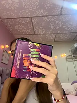 Snapshot of Vanneskk chatting on 12-05-25, 01:32 Vanneskk online show from 12-05-25, 01:32