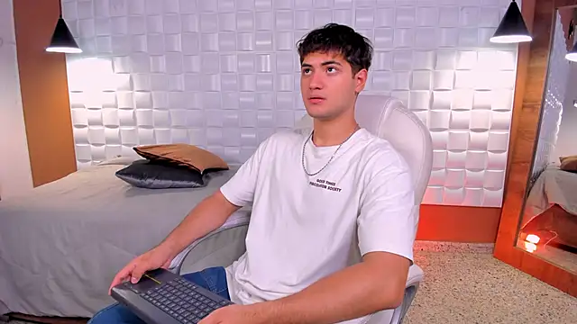 KaelSwitch online show from 12-19-25, 07:49