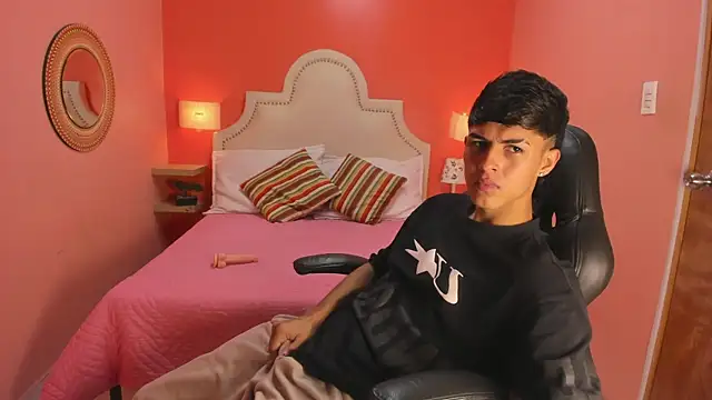 Ethan Jamees online show from 12-22-25, 02:06