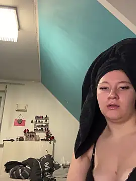 Snapshot of mellixxa chatting on 12-19-25, 01:35 mellixxa online show from 12-19-25, 01:35