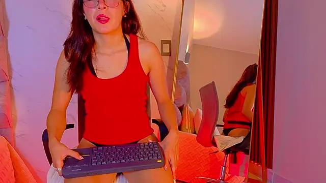 Mia Cullen online show from 12-18-25, 12:31