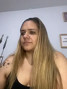 LoreinnFox online show from 04-08-26, 03:52