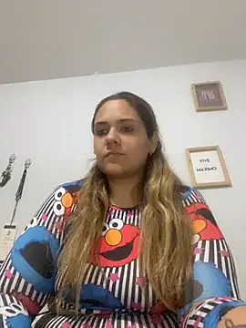 LoreinnFox online show from 04-23-26, 03:57