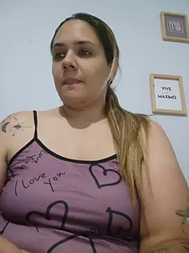 LoreinnFox online show from 05-05-26, 03:20