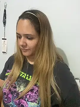 LoreinnFox online show from 04-06-26, 04:46