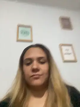 LoreinnFox online show from 04-11-26, 05:48