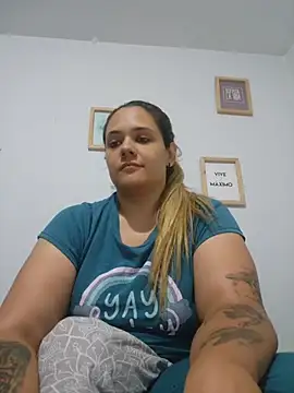 LoreinnFox online show from 05-30-26, 05:03