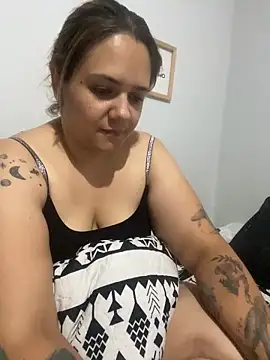 LoreinnFox online show from 04-13-26, 07:01