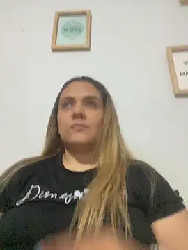 LoreinnFox online show from 04-19-26, 08:22