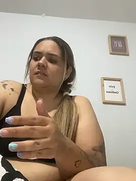 LoreinnFox online show from 04-02-26, 04:41