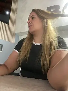 LoreinnFox online show from 03-29-26, 07:37