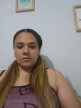 LoreinnFox online show from 05-02-26, 03:45