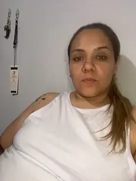 LoreinnFox online show from 04-16-26, 03:51