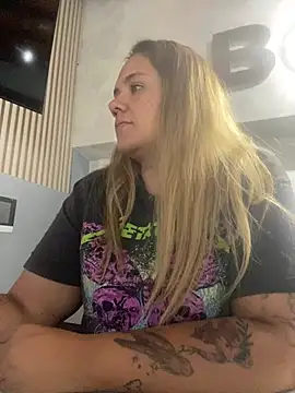 LoreinnFox online show from 04-05-26, 08:26