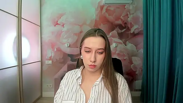 AriaBloombrerg online show from 11-29-25, 12:38