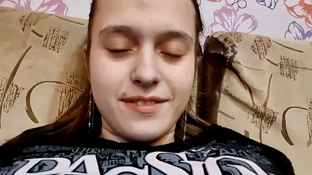 SophieHazely online show from 12-19-25, 11:23