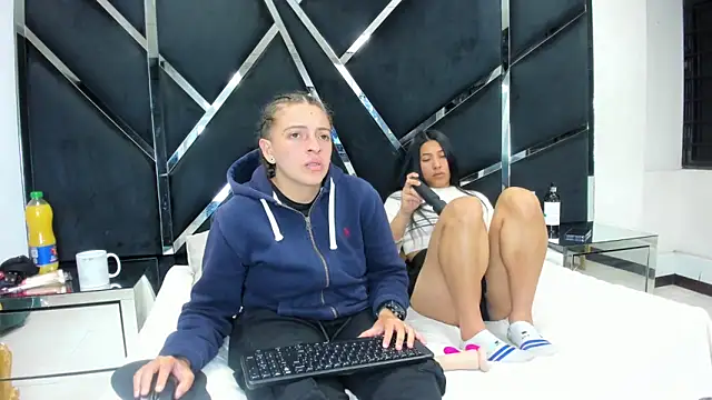 Alyssa Noah online show from 04-13-26, 03:54