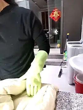 mimi2052 online show from 12-15-25, 01:00