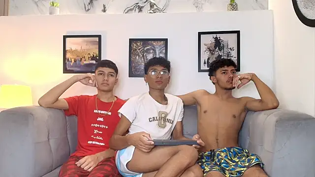 Snapshot of COUPLES_BOYS chatting on 02-25-26, 01:28 COUPLES BOYS online show from 02-25-26, 01:28